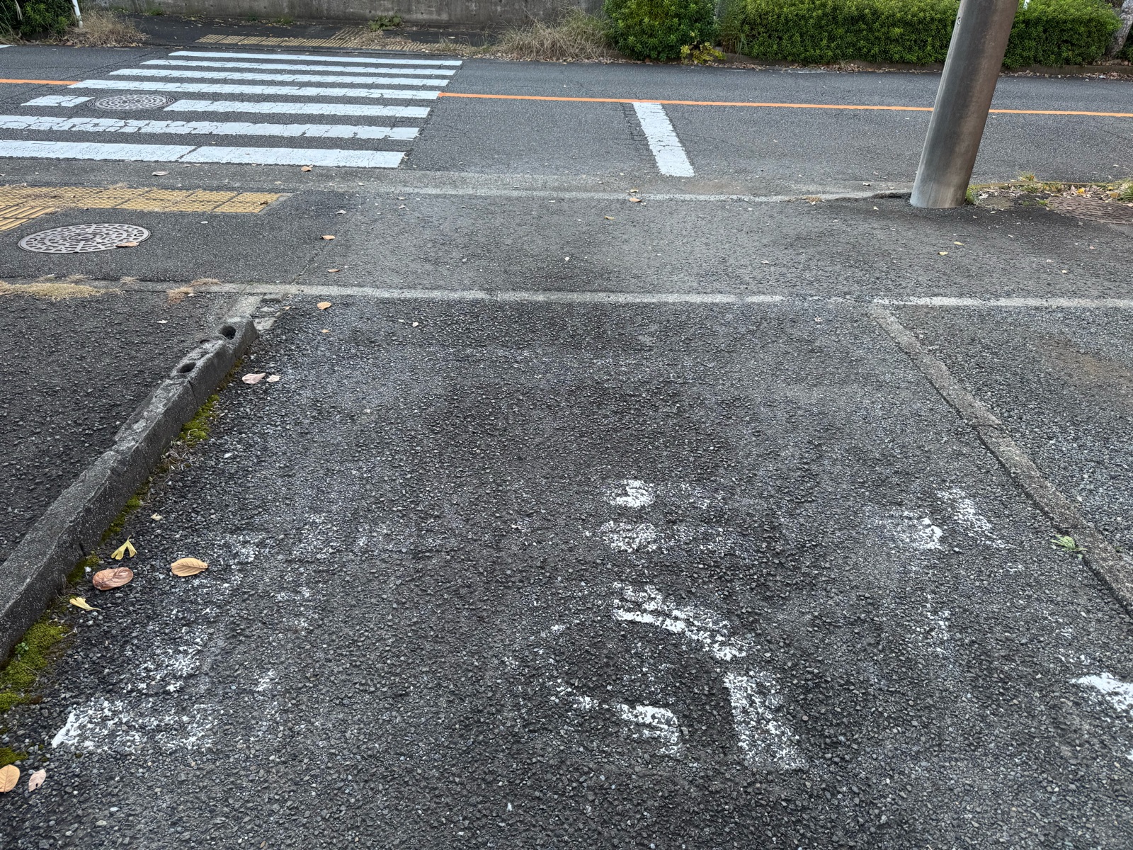 茅ヶ崎市　ライン引き　駐車場